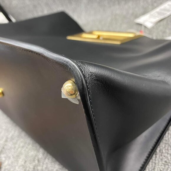 100% Authentic Fendi Leather Shoulder Bag - Picture 7 of 12